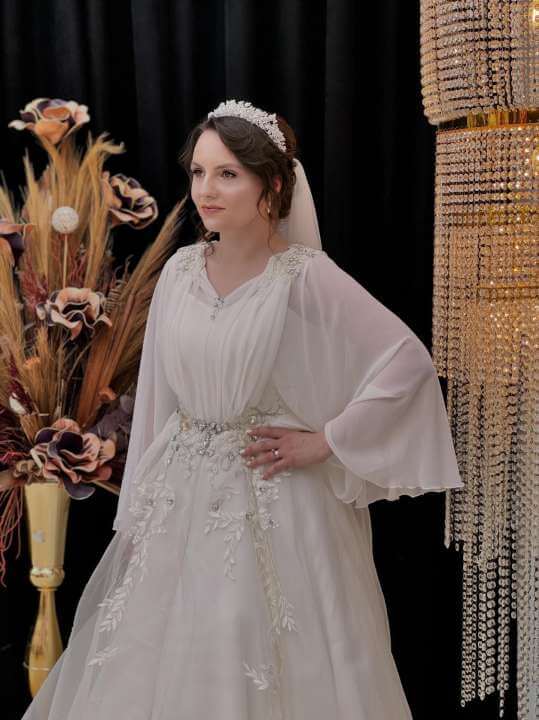 En esta pagina, puedes ver las opiniones reales de nuestras clientas de vestidos de novia cortos, vestidos de novia largos, trajes de novia con pantalón. Hacemos cualquier tipo de vestido o traje de novia: vestidos de novia rosas, mono de novia con cola, vestidos de novia cortos de encaje, vestidos de novia para boda civil, vestidos de novia bohemio, vestidos de novia para boda en la playa, capas de novias, vestidos de novia para bodas temáticas, trajes de novia con pantalones, trajes de novia con chaqueta, vestidos de novia sirena, vestidos de novia princesa,...</p>