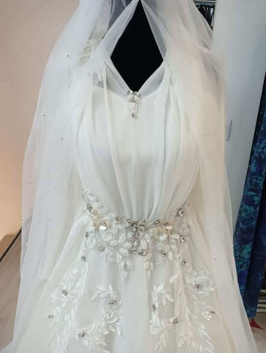 En esta pagina, puedes ver las opiniones reales de nuestras clientas de vestidos de novia cortos, vestidos de novia largos, trajes de novia con pantalón. Hacemos cualquier tipo de vestido o traje de novia: vestidos de novia rosas, mono de novia con cola, vestidos de novia cortos de encaje, vestidos de novia para boda civil, vestidos de novia bohemio, vestidos de novia para boda en la playa, capas de novias, vestidos de novia para bodas temáticas, trajes de novia con pantalones, trajes de novia con chaqueta, vestidos de novia sirena, vestidos de novia princesa,...</p>