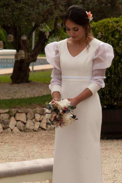 En esta pagina, puedes ver las opiniones reales de nuestras clientas de vestidos de novia cortos, vestidos de novia largos, trajes de novia con pantalón. Hacemos cualquier tipo de vestido o traje de novia: vestidos de novia rosas, mono de novia con cola, vestidos de novia cortos de encaje, vestidos de novia para boda civil, vestidos de novia bohemio, vestidos de novia para boda en la playa, capas de novias, vestidos de novia para bodas temáticas, trajes de novia con pantalones, trajes de novia con chaqueta, vestidos de novia sirena, vestidos de novia princesa,...</p>