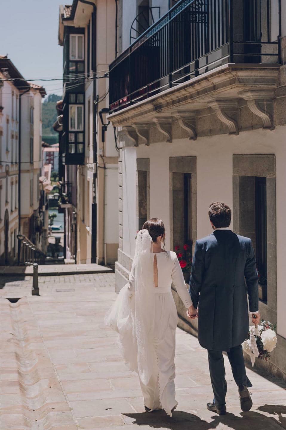 En esta pagina, puedes ver las opiniones reales de nuestras clientas de vestidos de novia cortos, vestidos de novia largos, trajes de novia con pantalón. Hacemos cualquier tipo de vestido o traje de novia: vestidos de novia rosas, mono de novia con cola, vestidos de novia cortos de encaje, vestidos de novia para boda civil, vestidos de novia bohemio, vestidos de novia para boda en la playa, capas de novias, vestidos de novia para bodas temáticas, trajes de novia con pantalones, trajes de novia con chaqueta, vestidos de novia sirena, vestidos de novia princesa,...</p>