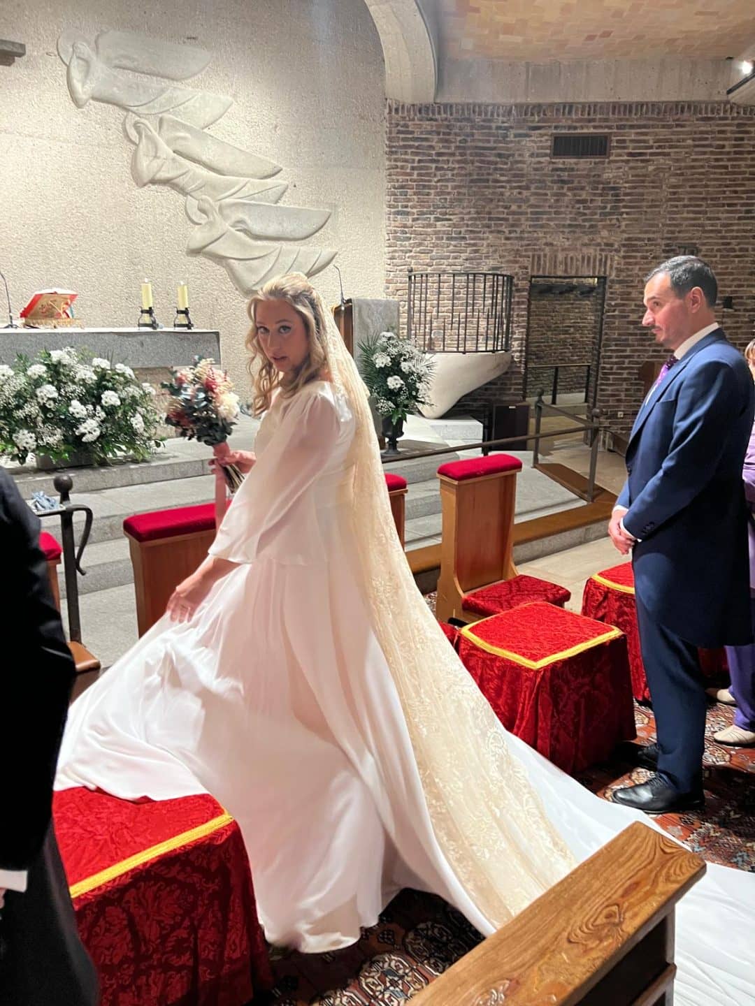 En esta pagina, puedes ver las opiniones reales de nuestras clientas de vestidos de novia cortos, vestidos de novia largos, trajes de novia con pantalón. Hacemos cualquier tipo de vestido o traje de novia: vestidos de novia rosas, mono de novia con cola, vestidos de novia cortos de encaje, vestidos de novia para boda civil, vestidos de novia bohemio, vestidos de novia para boda en la playa, capas de novias, vestidos de novia para bodas temáticas, trajes de novia con pantalones, trajes de novia con chaqueta, vestidos de novia sirena, vestidos de novia princesa,...</p>