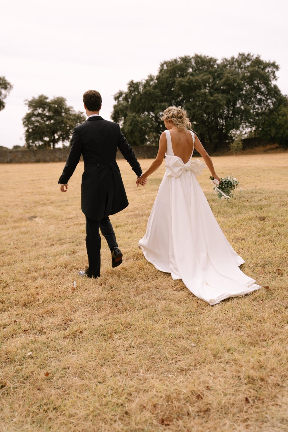 En esta pagina, puedes ver las opiniones reales de nuestras clientas de vestidos de novia cortos, vestidos de novia largos, trajes de novia con pantalón. Hacemos cualquier tipo de vestido o traje de novia: vestidos de novia rosas, mono de novia con cola, vestidos de novia cortos de encaje, vestidos de novia para boda civil, vestidos de novia bohemio, vestidos de novia para boda en la playa, capas de novias, vestidos de novia para bodas temáticas, trajes de novia con pantalones, trajes de novia con chaqueta, vestidos de novia sirena, vestidos de novia princesa,...</p>