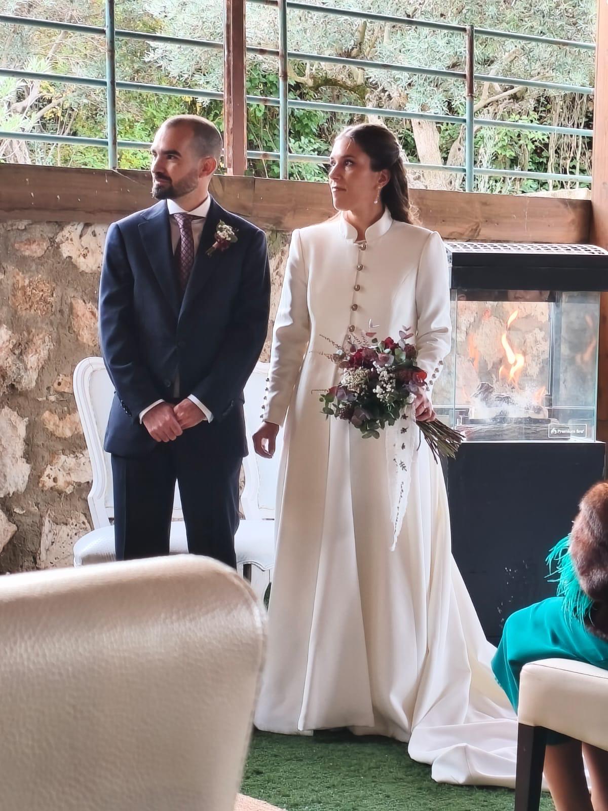 En esta pagina, puedes ver las opiniones reales de nuestras clientas de vestidos de novia cortos, vestidos de novia largos, trajes de novia con pantalón. Hacemos cualquier tipo de vestido o traje de novia: vestidos de novia rosas, mono de novia con cola, vestidos de novia cortos de encaje, vestidos de novia para boda civil, vestidos de novia bohemio, vestidos de novia para boda en la playa, capas de novias, vestidos de novia para bodas temáticas, trajes de novia con pantalones, trajes de novia con chaqueta, vestidos de novia sirena, vestidos de novia princesa,...</p>