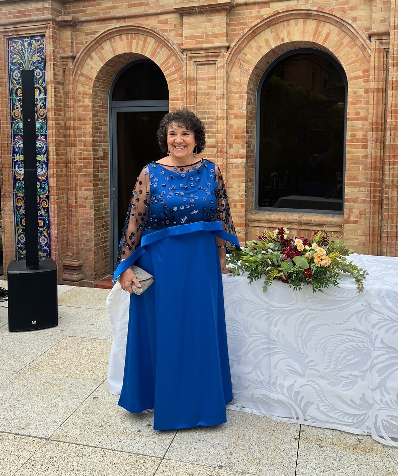 En nuestro atelier, entendemos que cada madrina es única. Por ello, Valérie diseña tu vestido de madrina a medida partiendo de una cuidada selección de estilos donde la artesanía y la personalidad se encuentran para dar vida a tu look ideal. Ya sea a través de vestidos clásicos o innovadores trajes de pantalón, aquí diseñamos para que te sientas tú misma.