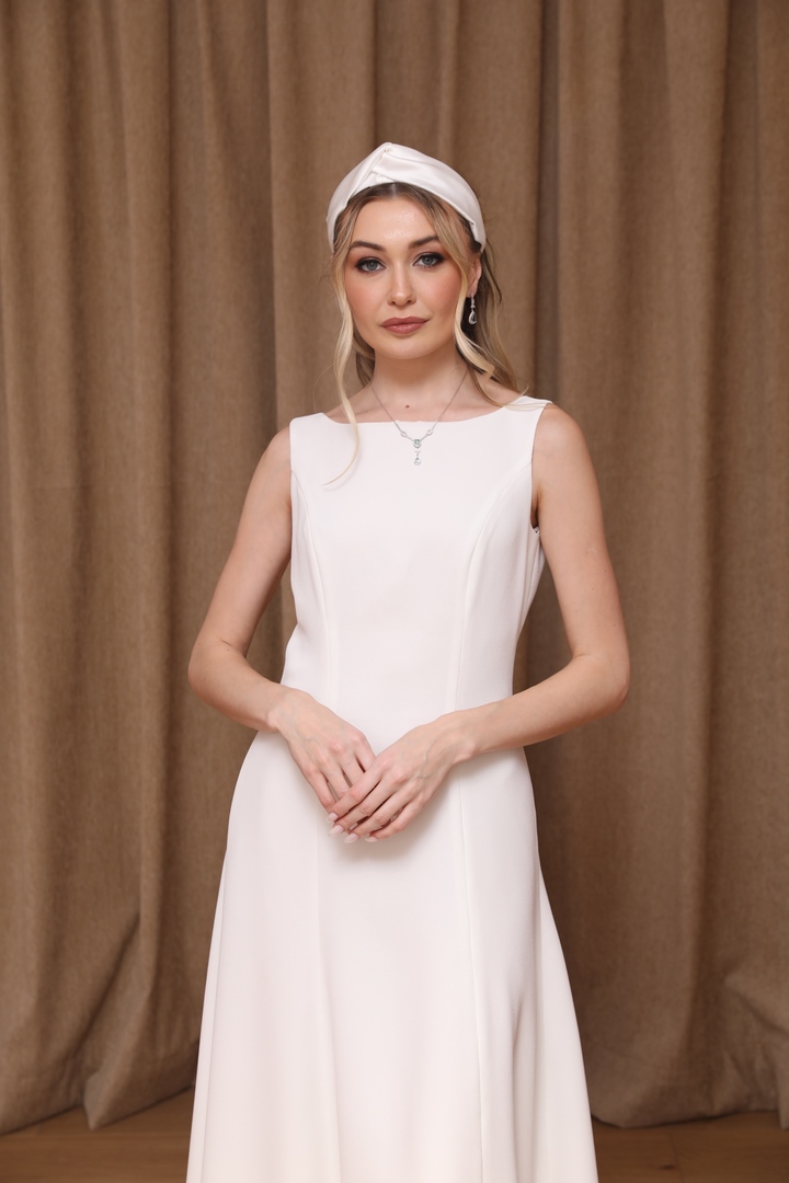 Colección 2026 En nuestra colección vestidos de novia 2026, la versatilidad es la protagonista absoluta. Aquí puedes ver una selección de trabajos reales donde damos vida a los sueños de nuestras clientas, desde los clásicos diseños largos hasta las propuestas más vanguardistas de trajes de novia con pantalón.