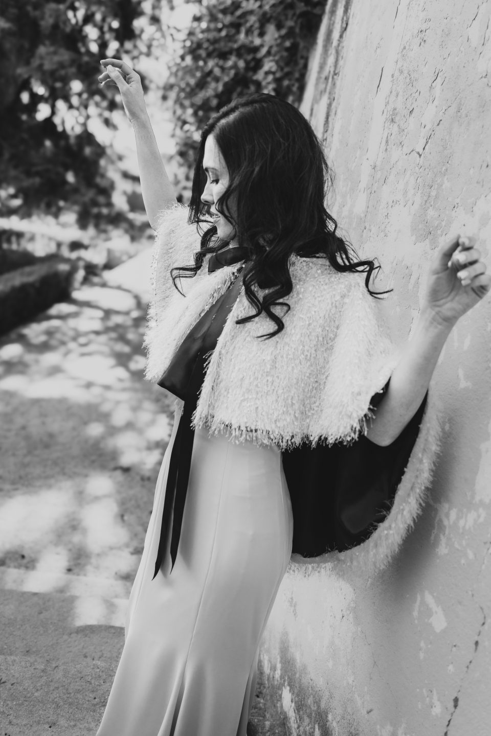 Colección 2026 En nuestra colección vestidos de novia 2026, la versatilidad es la protagonista absoluta. Aquí puedes ver una selección de trabajos reales donde damos vida a los sueños de nuestras clientas, desde los clásicos diseños largos hasta las propuestas más vanguardistas de trajes de novia con pantalón.