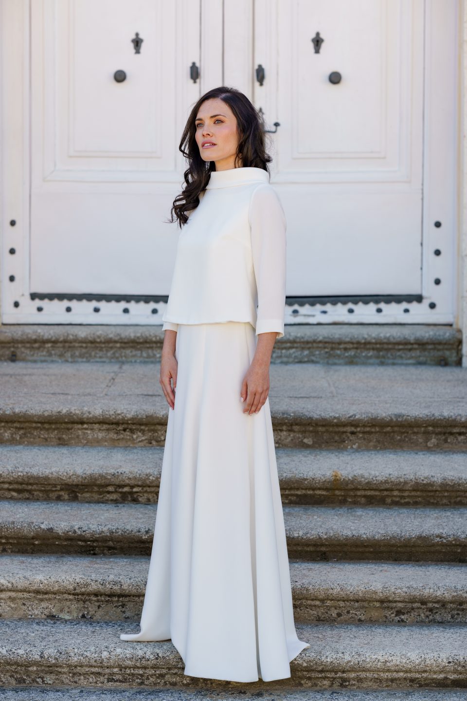 Colección 2026 En nuestra colección vestidos de novia 2026, la versatilidad es la protagonista absoluta. Aquí puedes ver una selección de trabajos reales donde damos vida a los sueños de nuestras clientas, desde los clásicos diseños largos hasta las propuestas más vanguardistas de trajes de novia con pantalón.