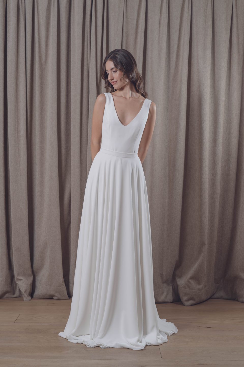 En nuestra colección vestidos de novia 2026, la versatilidad es la protagonista absoluta. Aquí puedes ver una selección de trabajos reales donde damos vida a los sueños de nuestras clientas, desde los clásicos diseños largos hasta las propuestas más vanguardistas de trajes de novia con pantalón.